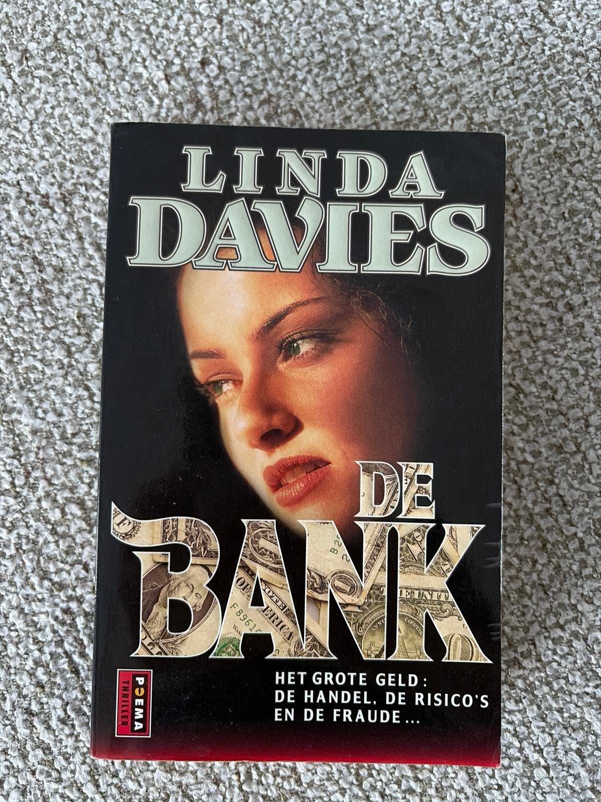 De Bank - Linda Davies (financiele thriller), Ophalen of Verzenden, Gelezen