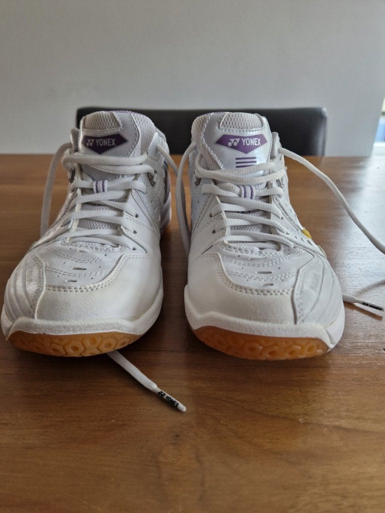 Te koop badmintonschoenen., Ophalen of Verzenden, Zo goed als nieuw, Maat 38/40 (M)