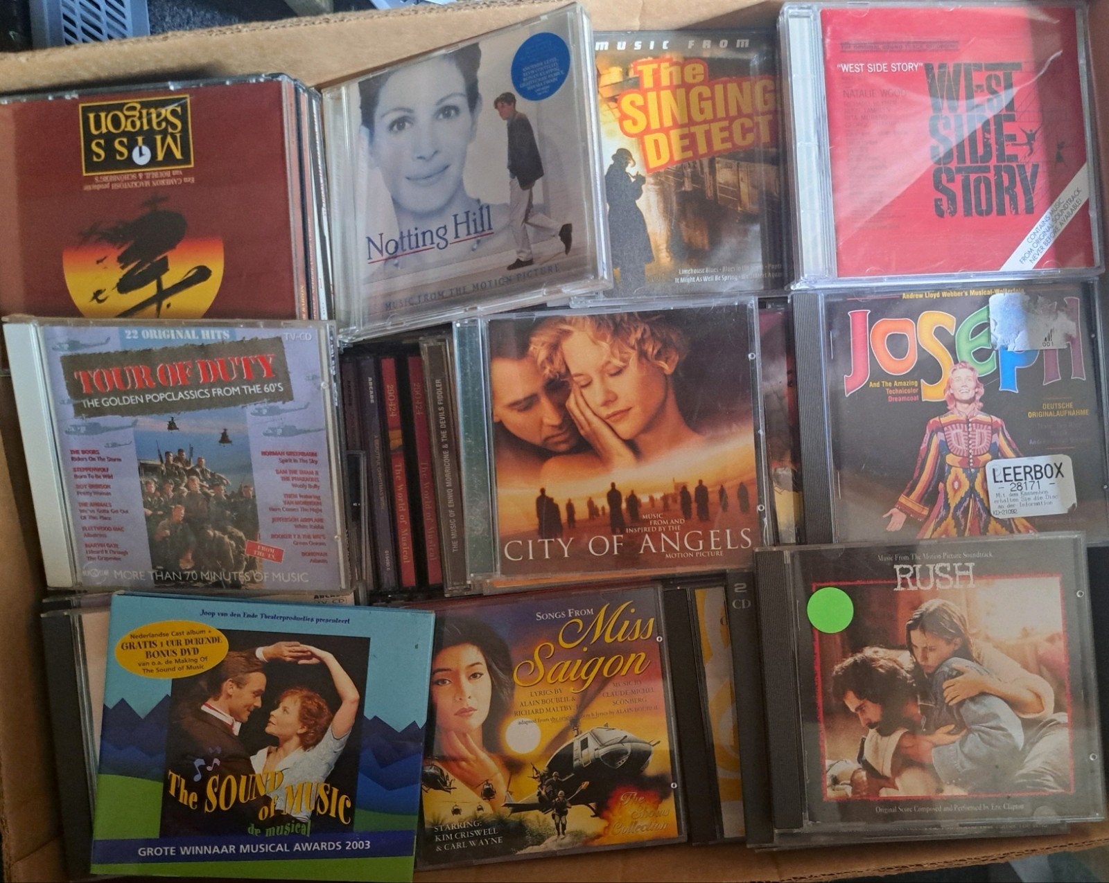 Twee dozen vol film, musical, tv serie cd's, Ophalen, Gebruikt