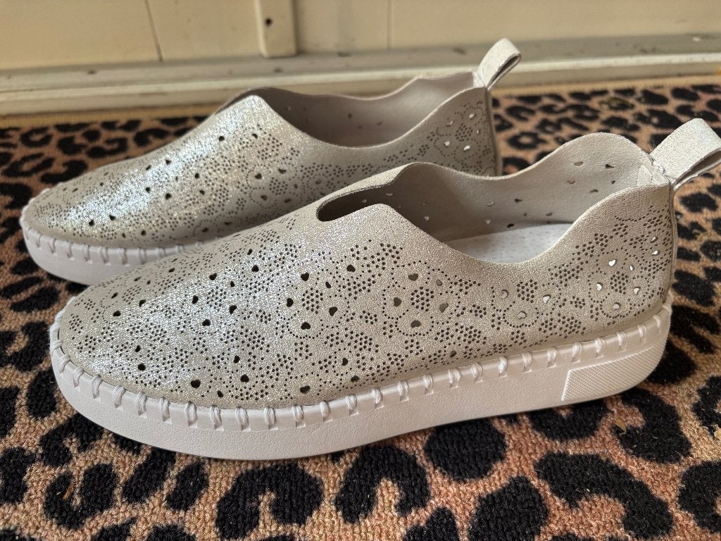 Haast nieuwe instappers, Hush Puppies, 42, Ophalen of Verzenden, Zo goed als nieuw, Hush Puppies, Instappers