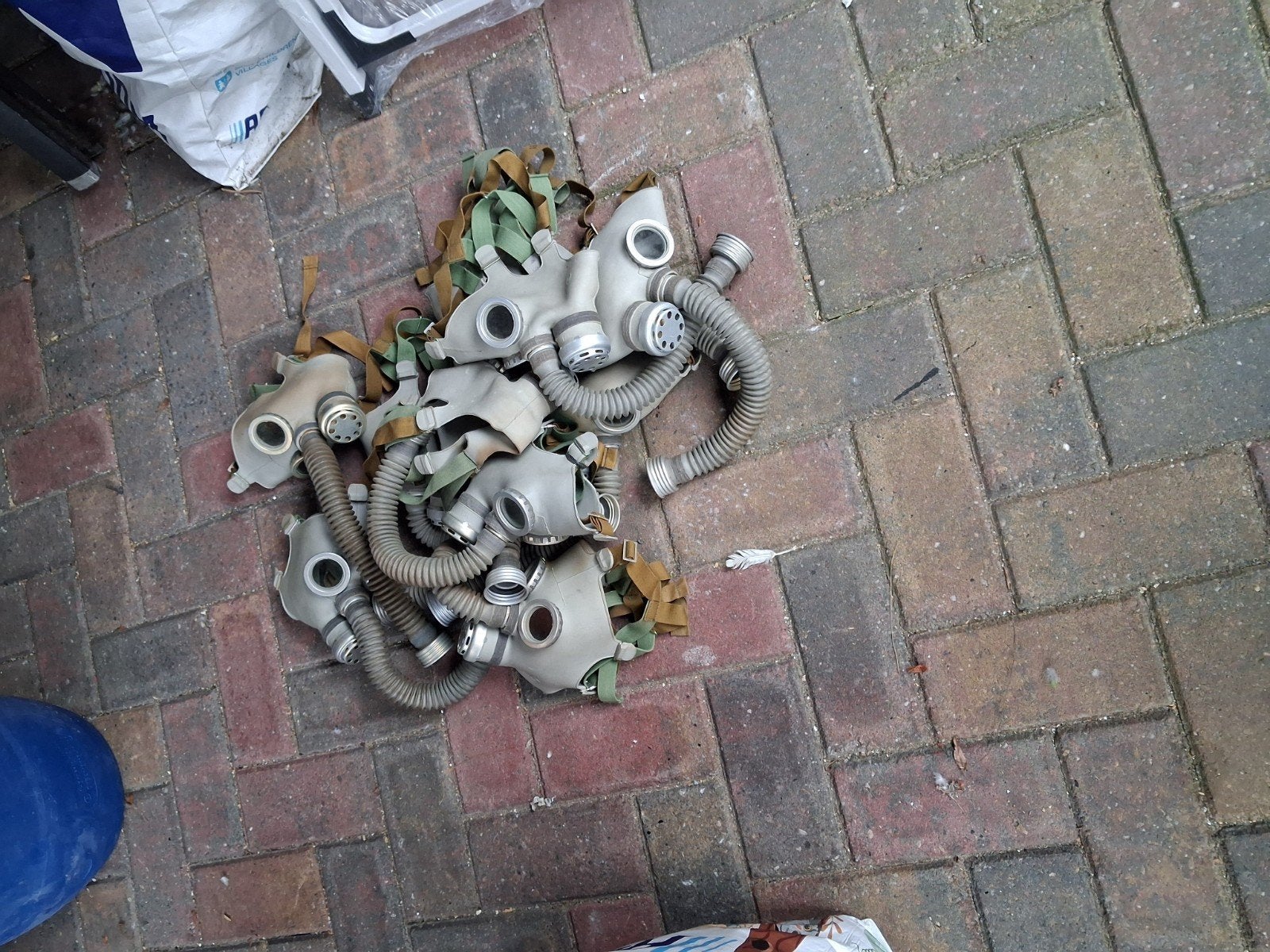 Partij militaire gasmaskers met slangen, Ophalen of Verzenden