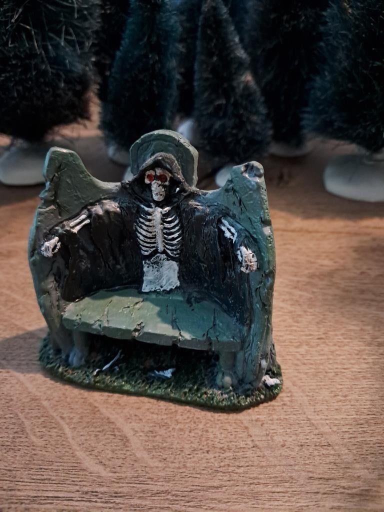 Lemax spooky town reaper bench, Ophalen