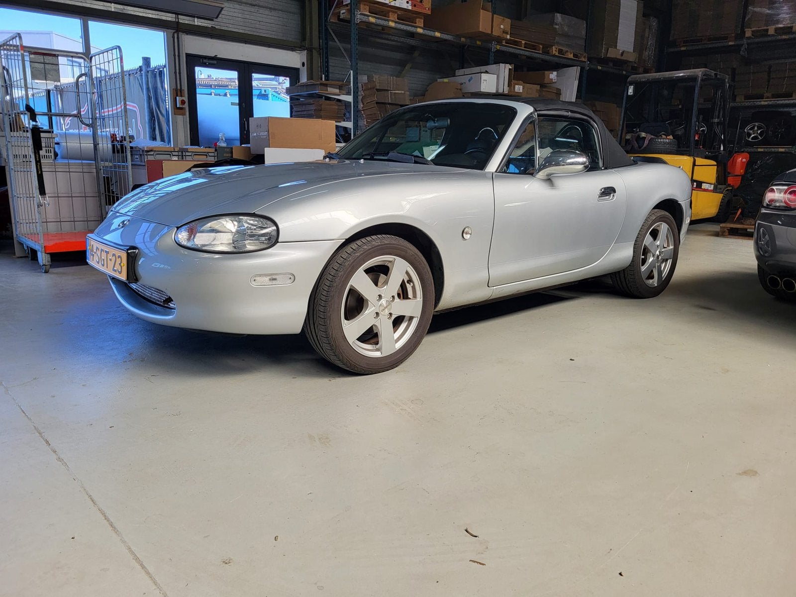 Mazda MX-5 1.6 I 1999 Grijs, Auto's, Achterwielaandrijving, 40 €/maand, Zwart, 4 cilinders