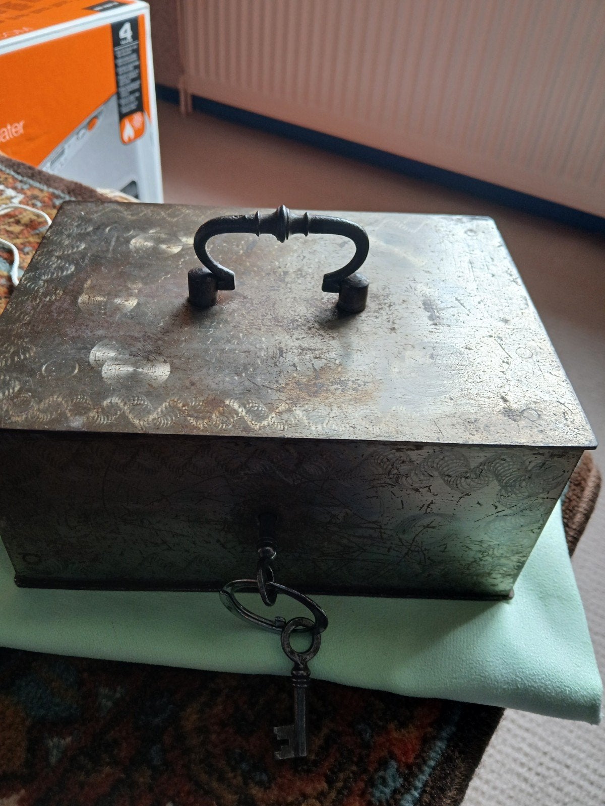 Antieke geldkist, Antiek en Kunst, Ophalen of Verzenden
