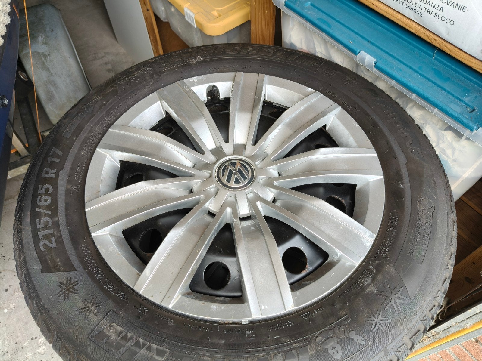Volkswagen Tiguan Winterbanden op Velg 215/65 R17, Banden en Velgen, 17 inch, Personenwagen, Gebruikt