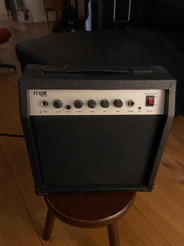 Guitar Amplifier 40 Watt, Muziek en Instrumenten, Versterkers | Bas en Gitaar, Ophalen, Zo goed als nieuw, Gitaar, Minder dan 50 watt