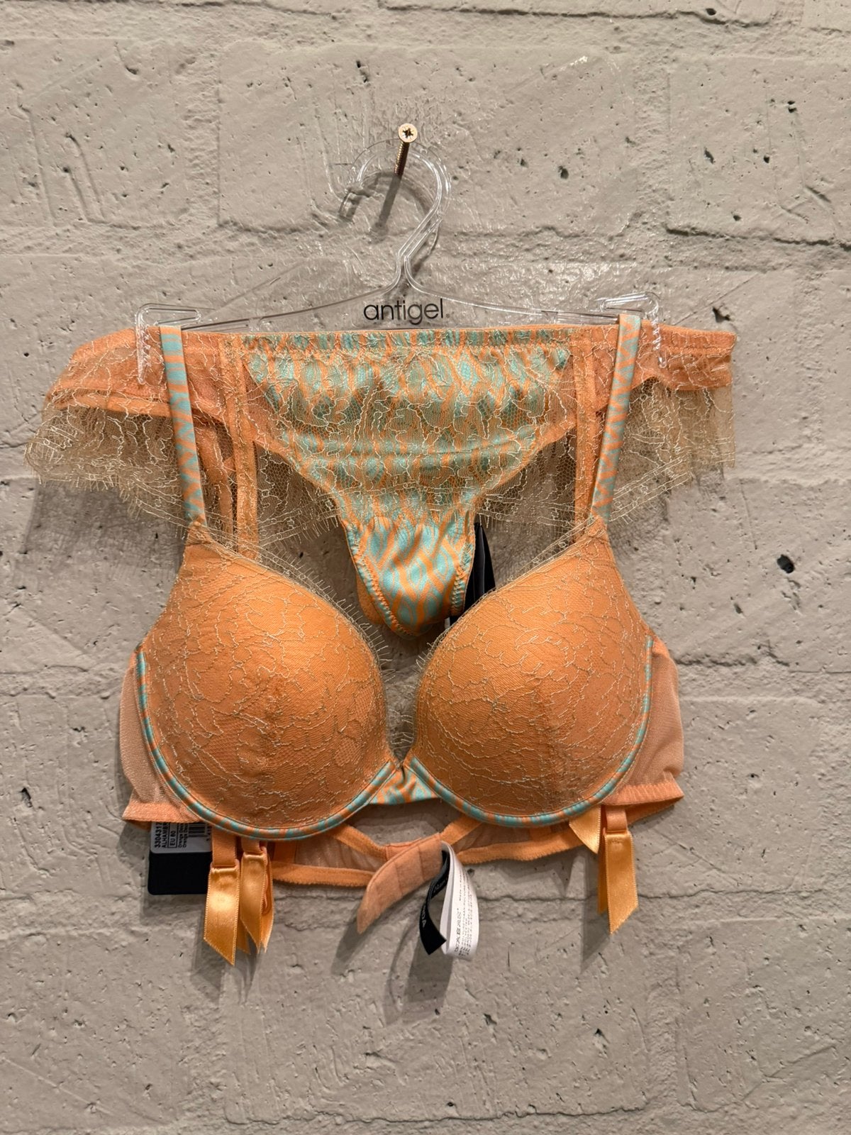 Andres Sarda bh 40/ 80B string 38 NIEUW!! Set nu €25, Ophalen of Verzenden, Oranje, Setje