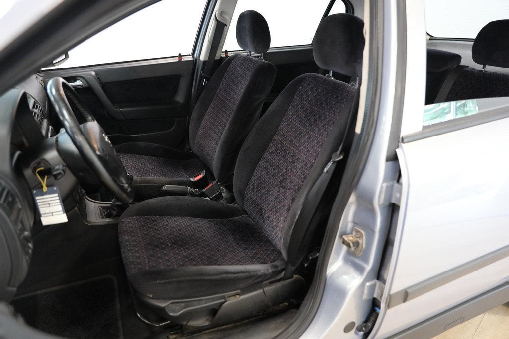 Opel Astra 1.6 Pearl | Airco | Trekhaak | APK tot 04-2027, Auto's, Voorwielaandrijving, 1063 kg, Gebruikt, Zwart