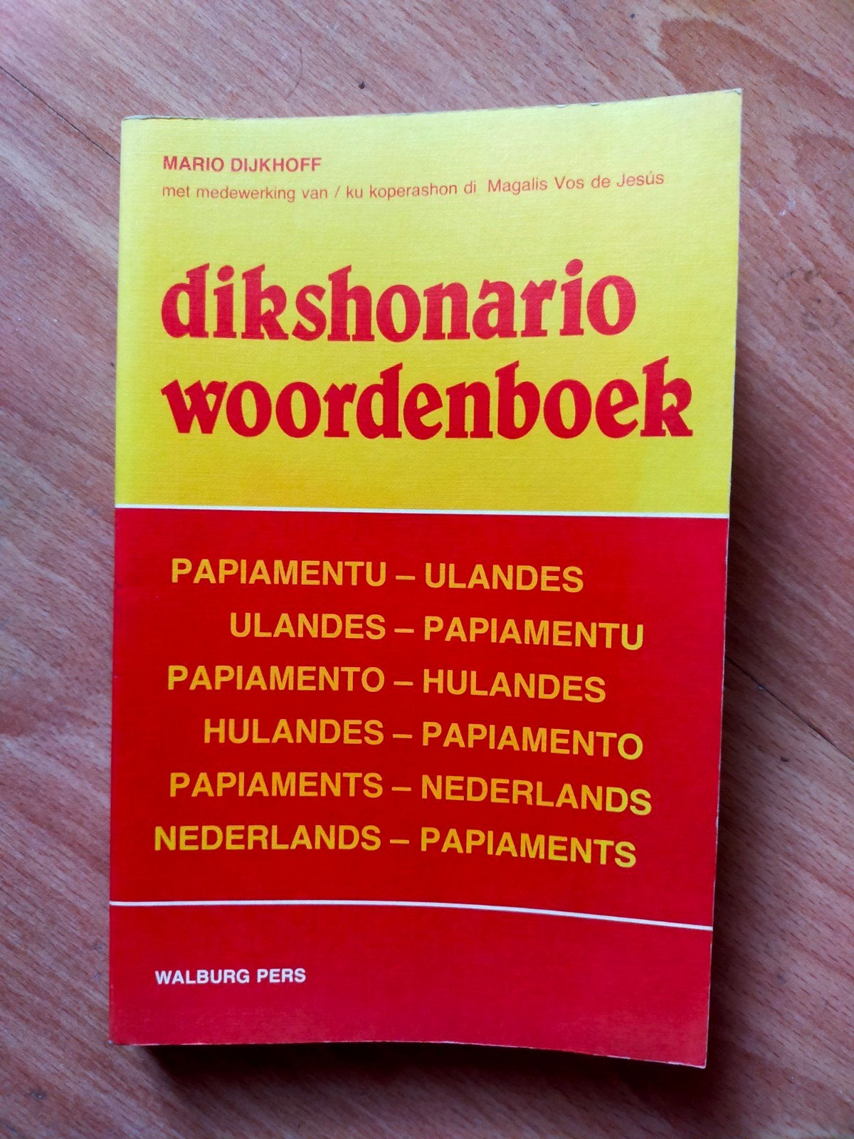 Dikshonario / Woordenboek: Papiamento - Ulandes v.v. (1994), Gelezen, Overige uitgevers, Ophalen of Verzenden, Overige talen