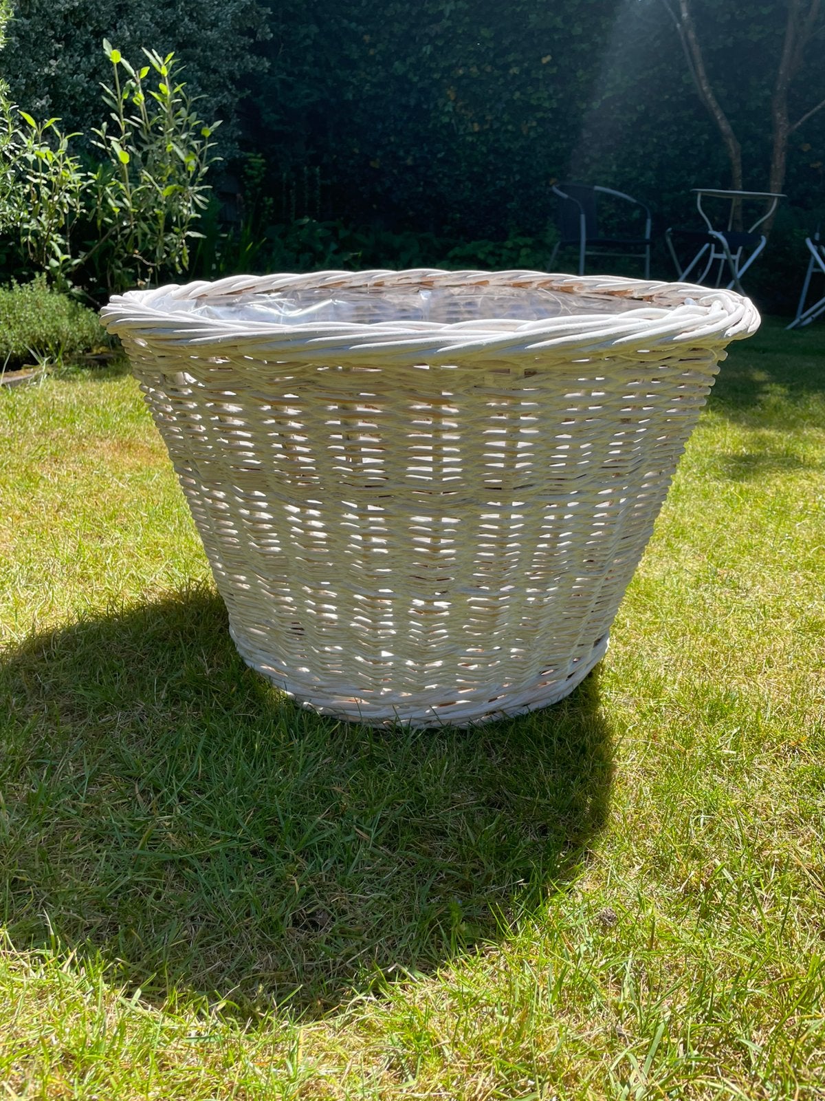 Grote rieten mand / plantenbak / kuip, ø 54 cm. hoog 35 cm., Tuin en Terras, Bloembakken en Plantenbakken, Ophalen, Overige materialen