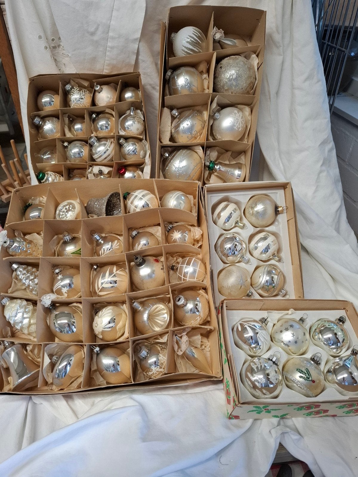 61 oude zilveren glazen kerstballen, Diversen, Kerst, Ophalen of Verzenden