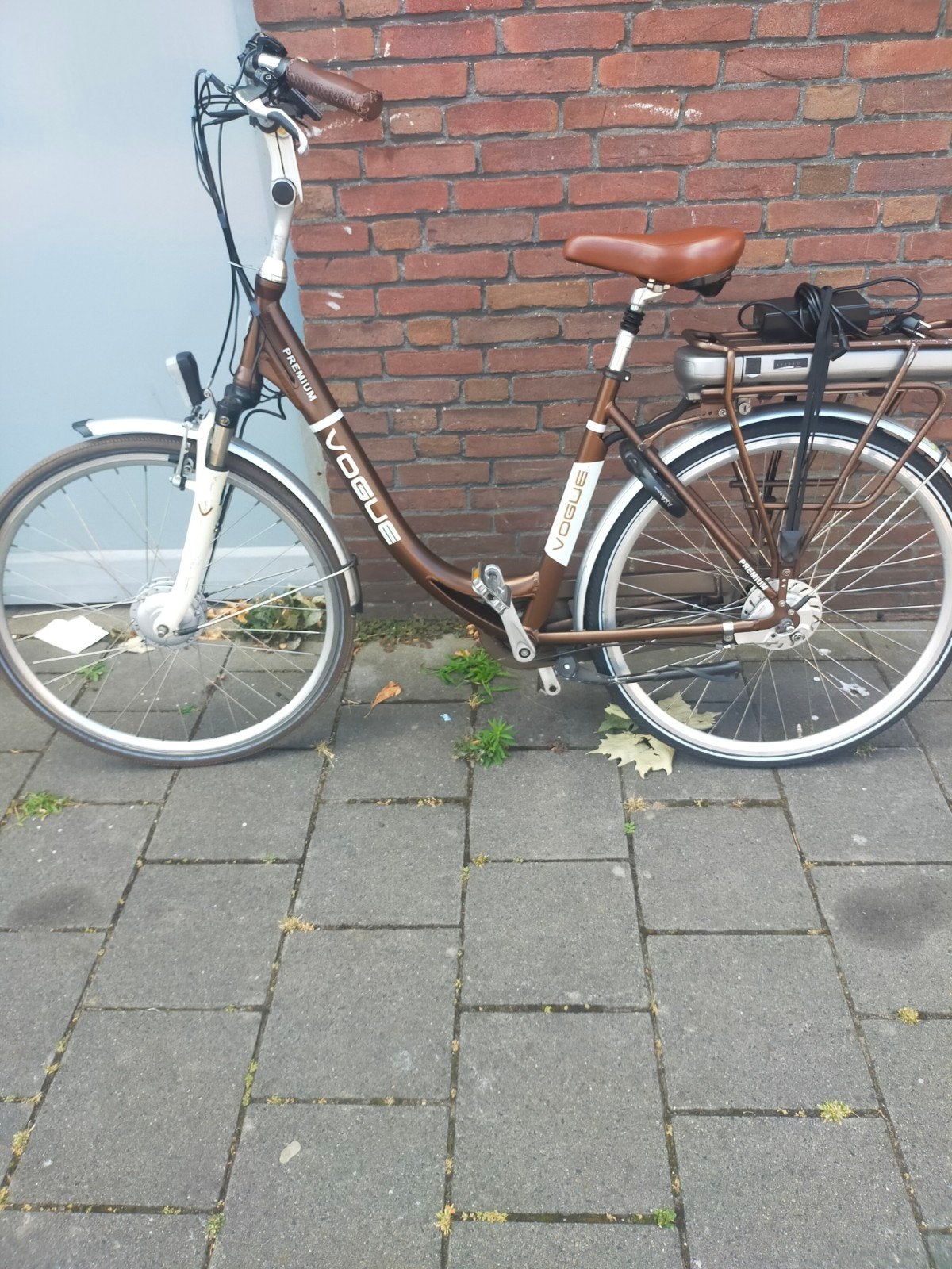 Vogue Premium E-bike met nieuwe achterband en goede accu, Ophalen
