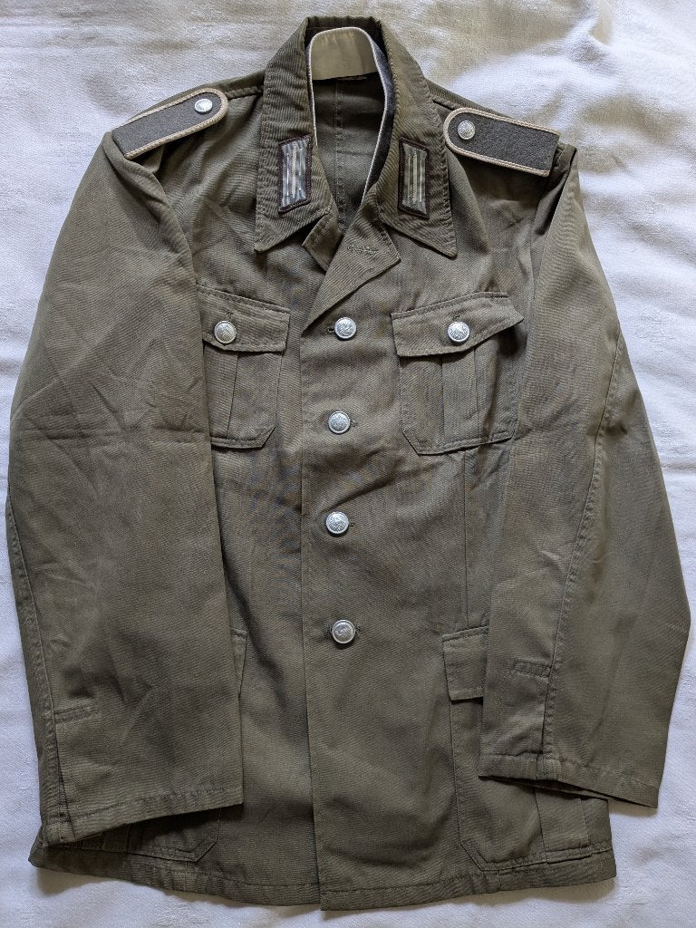 DDR NVA Drillich uniform jas broek emblemen infanterie, Ophalen of Verzenden, Landmacht, Duitsland, Kleding of Schoenen