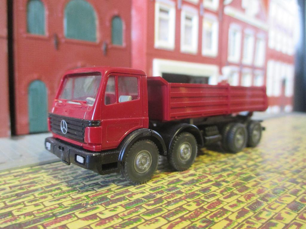 Mercedes Benz SK 3538 K 8x4 Kipper - Wiking 674-03 1996-2001, Ophalen of Verzenden, Zo goed als nieuw, Bus of Vrachtwagen, Wiking