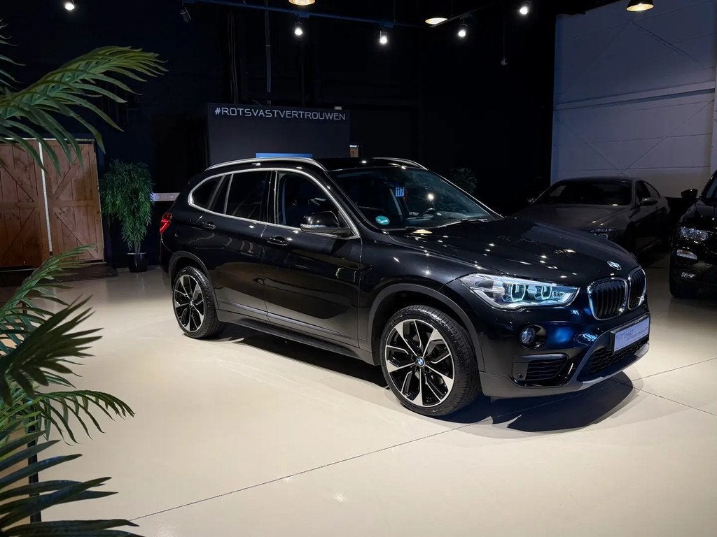 BMW X1 xDrive20i Exe Aut Navi|LED|Cruis|PDC|Cam € 17.450,0, 1998 cc, Stof, Gebruikt, Zwart