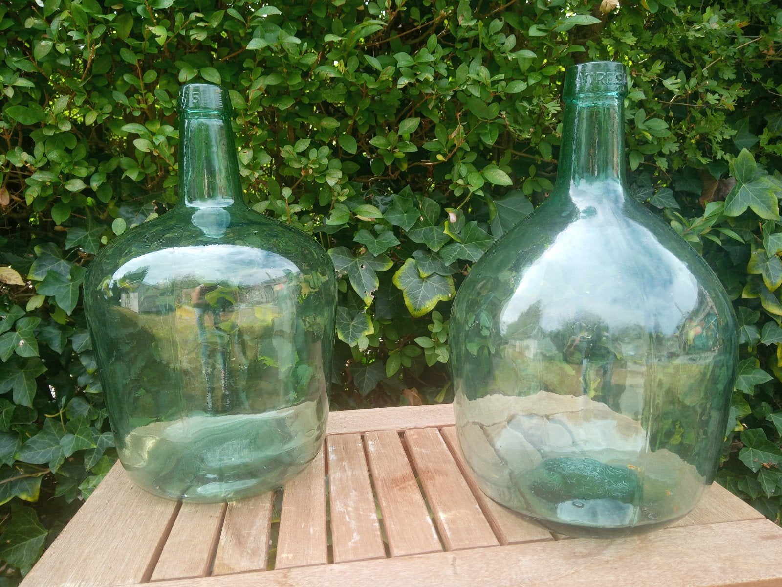 Set van 2 Vintage Groene Glazen Flessen - Decoratief, Ophalen of Verzenden