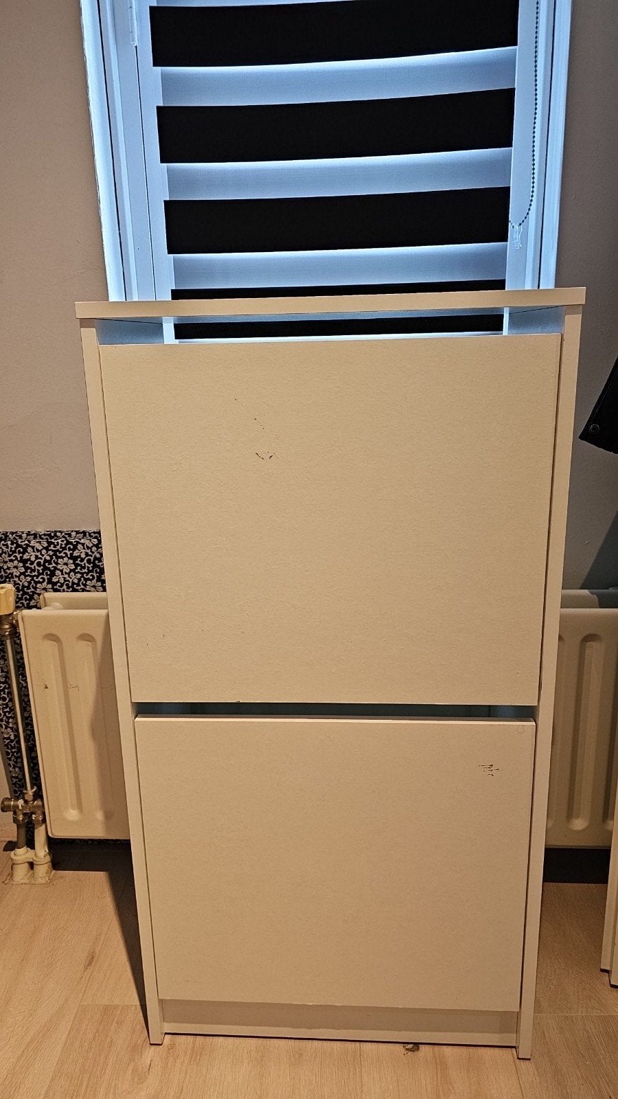 Witte schoenenkast met 2 vakken (ikea bissa), Huis en Inrichting, Kasten | Schoenenkasten, Ophalen, Gebruikt, Modern en functioneel