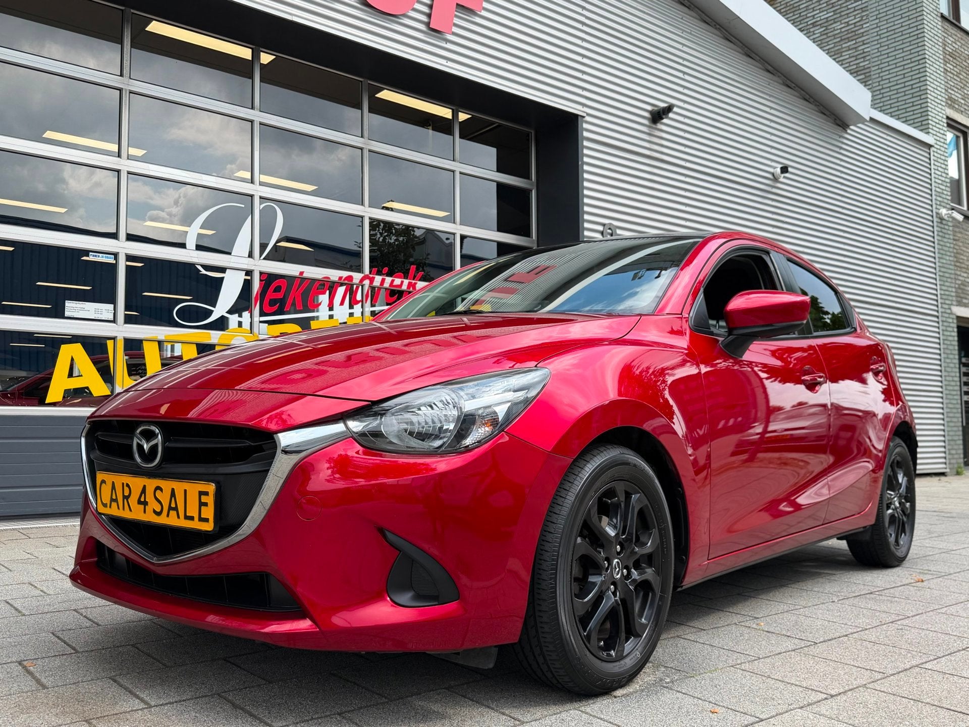 Mazda 2 1.5 Skyactiv-G Dynamic+ - Apple CarPlay / Navigatie, Auto's, Mazda, Voorwielaandrijving, Stof, Gebruikt, Zwart