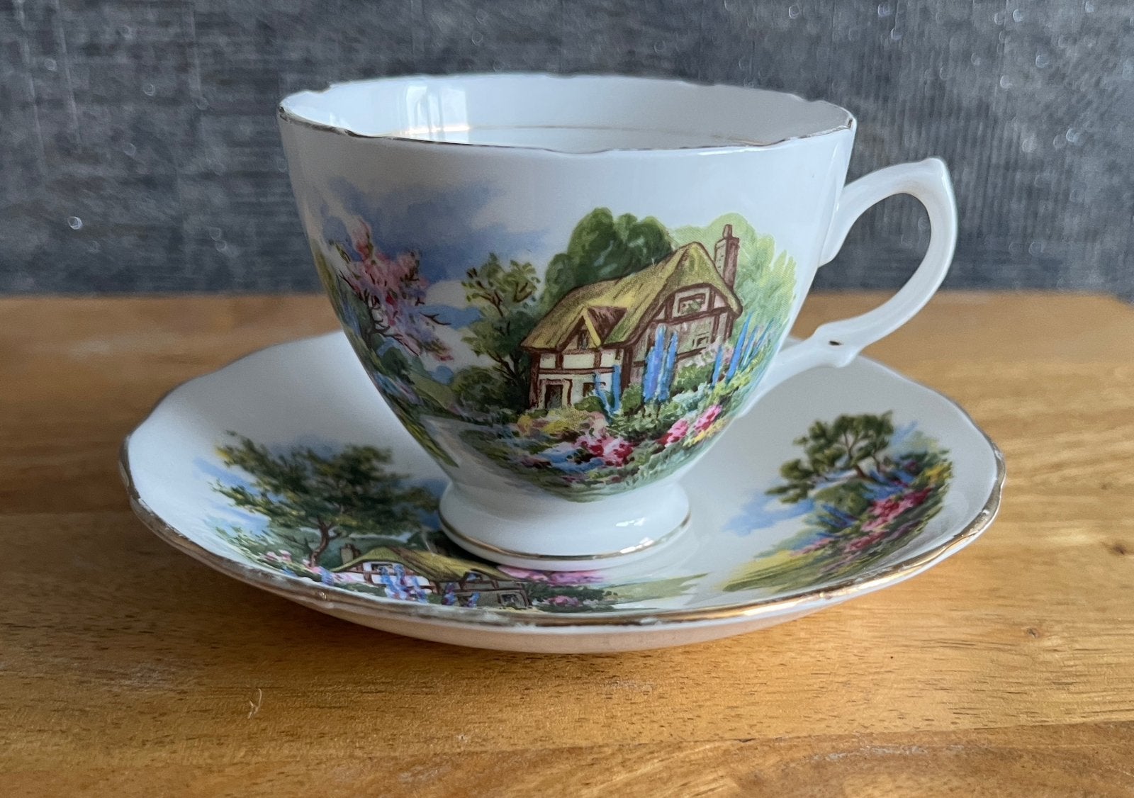 Royale Vale kop en schotel, Ophalen of Verzenden, Zo goed als nieuw, Porselein, Kop en/of schotel