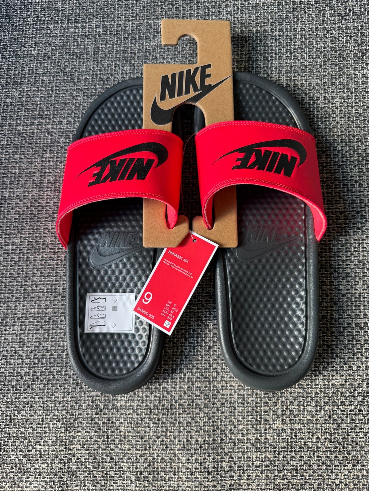 Nike Benassi JDI Slippers - Nieuw met labels - Maat 42.5, Slippers, Overige kleuren, Nieuw, Ophalen of Verzenden