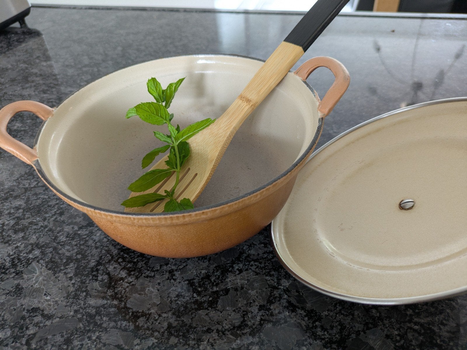 Le Creuset braadpan 20 cm Hazelnoot/Noisette – ori, Ophalen, Gebruikt, Gietijzer