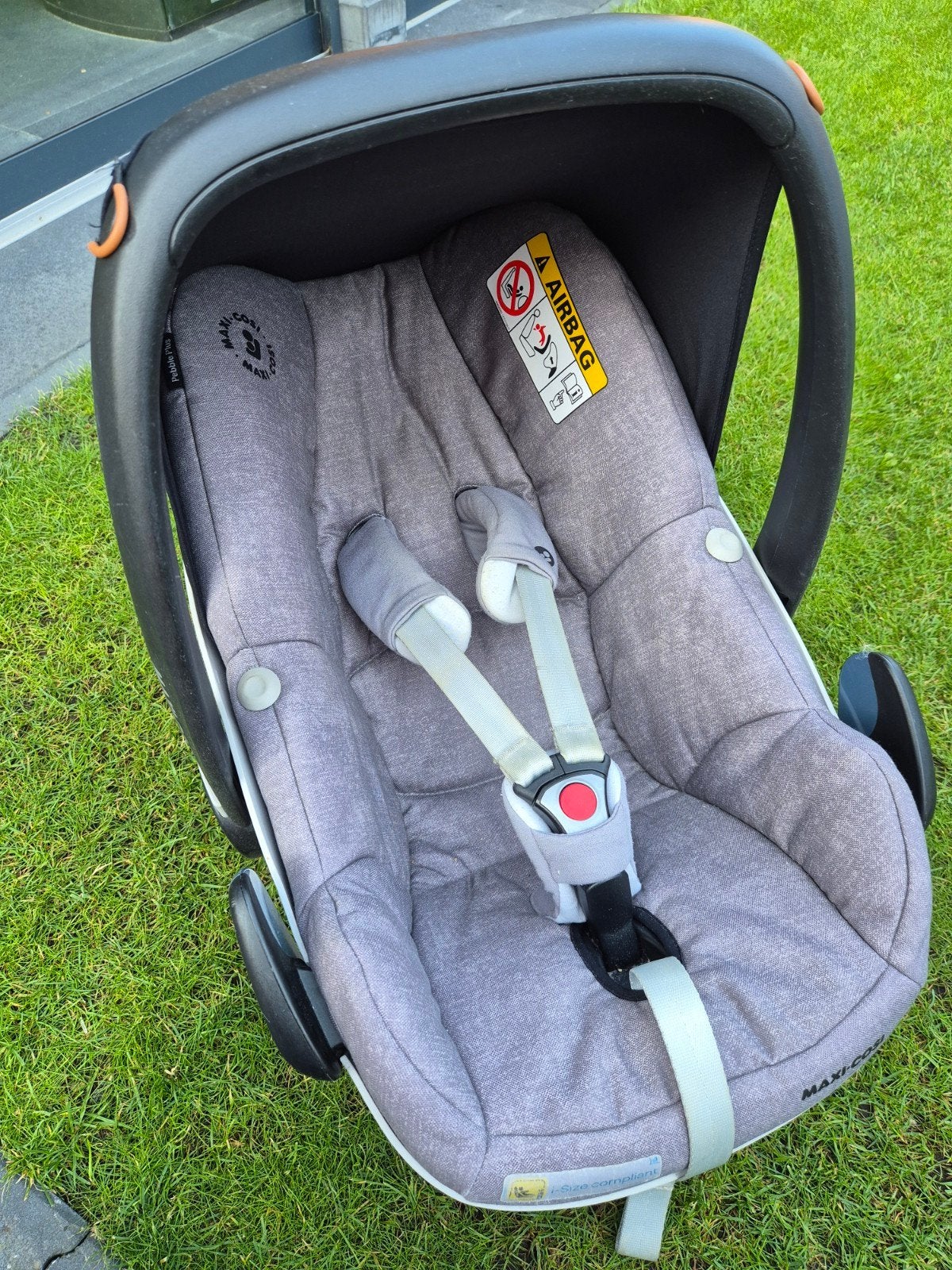 Maxi-Cosi autostoel met verkleiner en voetenzak, Ophalen, Autogordel of Isofix, Zo goed als nieuw, 0 t/m 13 kg