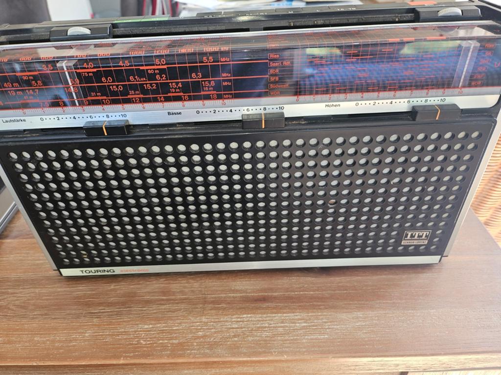Vintage draagbare radio Schaub-Lorenz, Ophalen