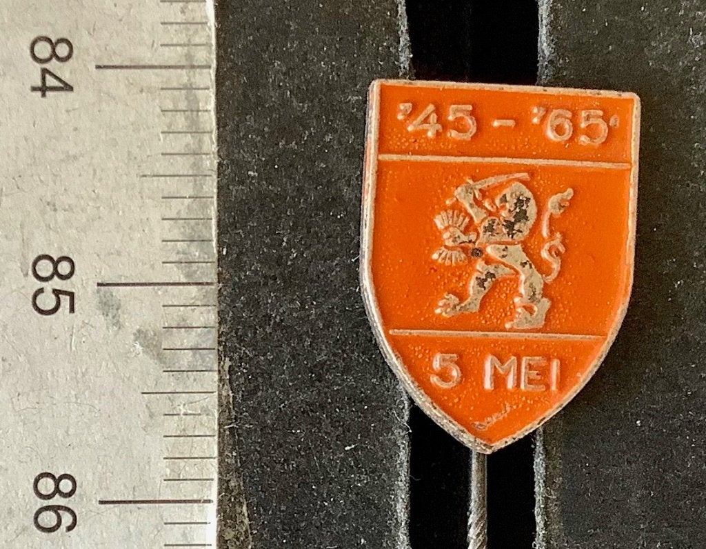 speld, 5 Mei ;45 - '65, bevrijding (AW, Ophalen of Verzenden, Gebruikt, Overige onderwerpen, Speldje of Pin