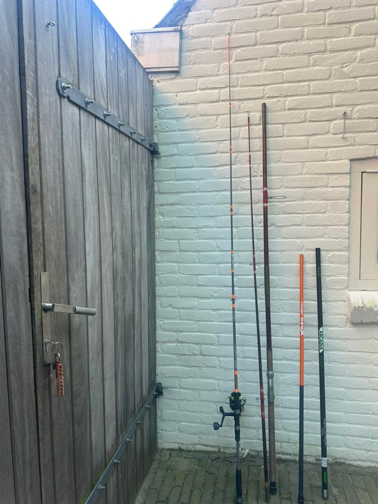 Verschillende vishengels, visaccessoires en rugzak te koop, Watersport en Boten, Hengelsport | Algemeen, Ophalen, Gebruikt, Complete hengel