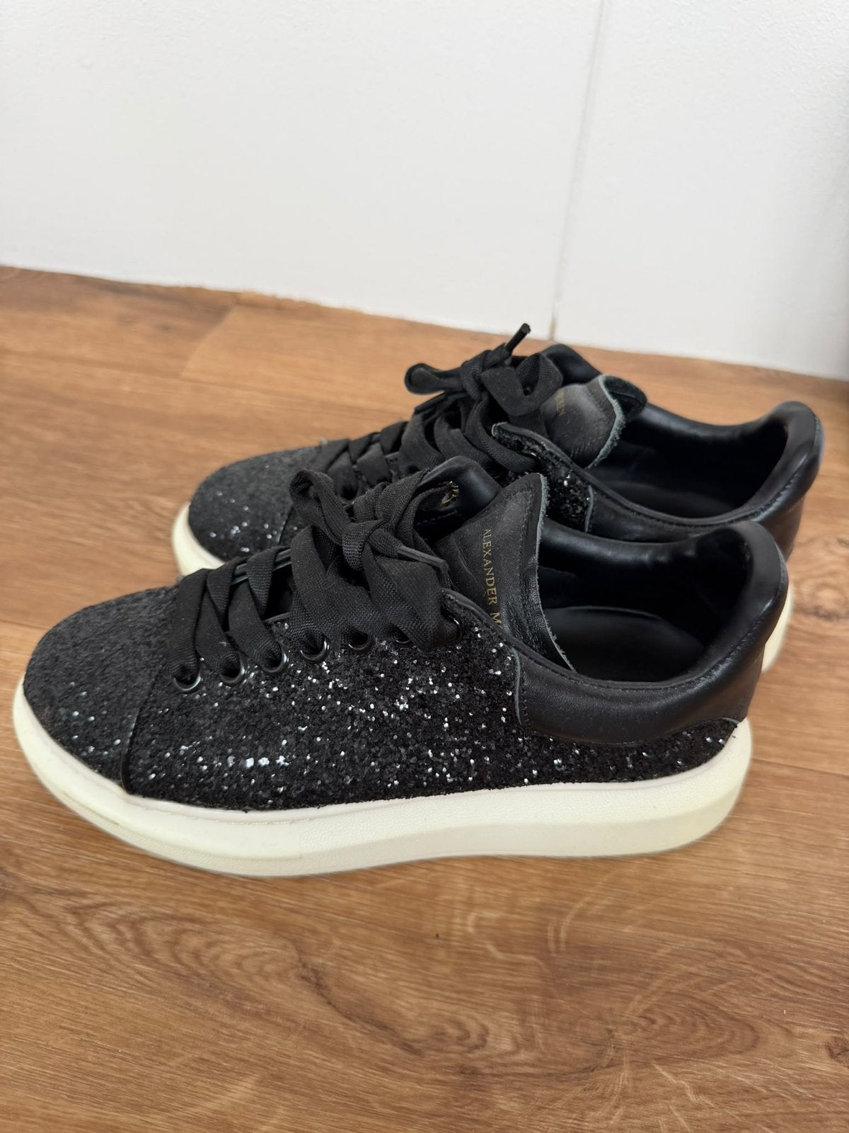 Alexander McQueen sneakers maat 38, Ophalen of Verzenden, Gedragen, Zwart, Sneakers of Gympen