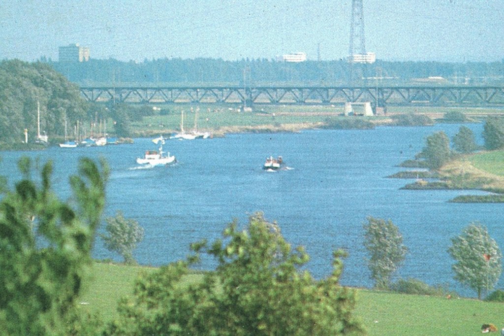 37448 Oosterbeek 80+ Rijngezicht Gelopen met postzegel, Verzamelen, Ophalen of Verzenden, 1980 tot heden, Gelopen, Gelderland