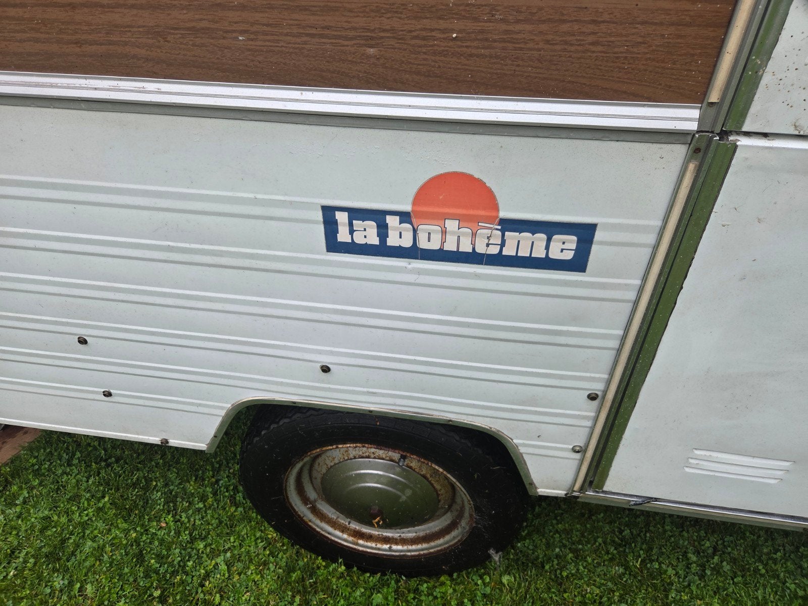 La Bohème Caravan - Compact en Klaar voor Avontuur, Tot en met 2, Particulier, 500 - 750 kg, Koelkast