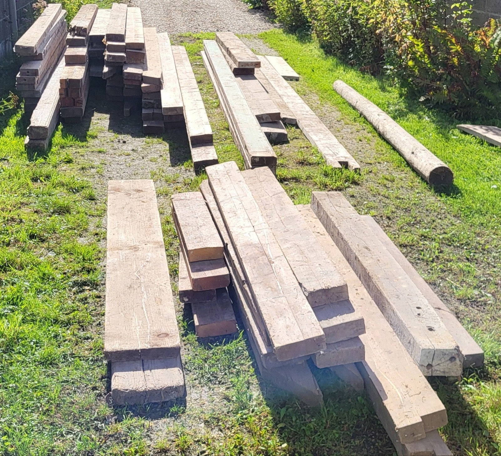 Grote partij houten balken 2,2–5,5 meter 60 stuks, Doe-het-zelf en Verbouw, Hout en Planken, Gebruikt, Ophalen of Verzenden, Balk