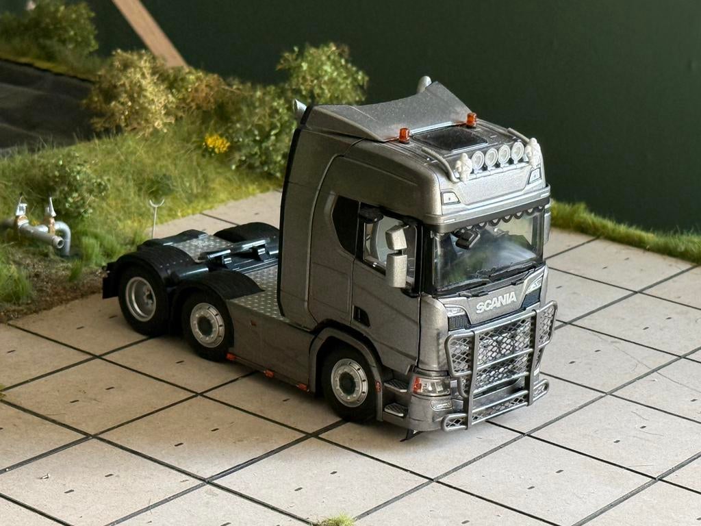 Scania R500 6x2 verbouwd 1:32, Hobby en Vrije tijd, Modelauto's | 1:32, Nieuw, Tractor of Landbouw, Overige merken, Ophalen of Verzenden