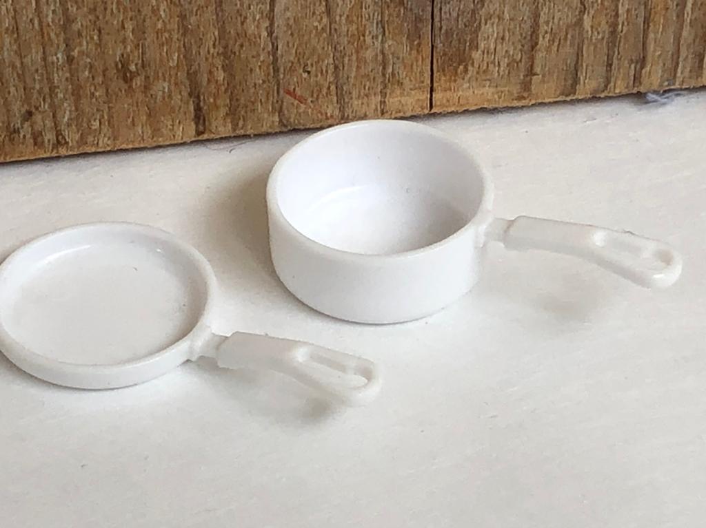 2 witte pannen van Barbie vintage keuken, Ophalen of Verzenden, Zo goed als nieuw