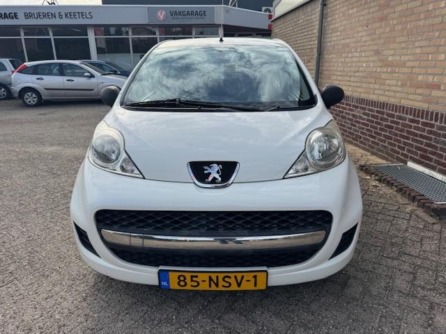 Peugeot 107 1.0-12V XR (bj 2010), Auto's, Peugeot, Euro 5, Stof, Gebruikt, 4 stoelen