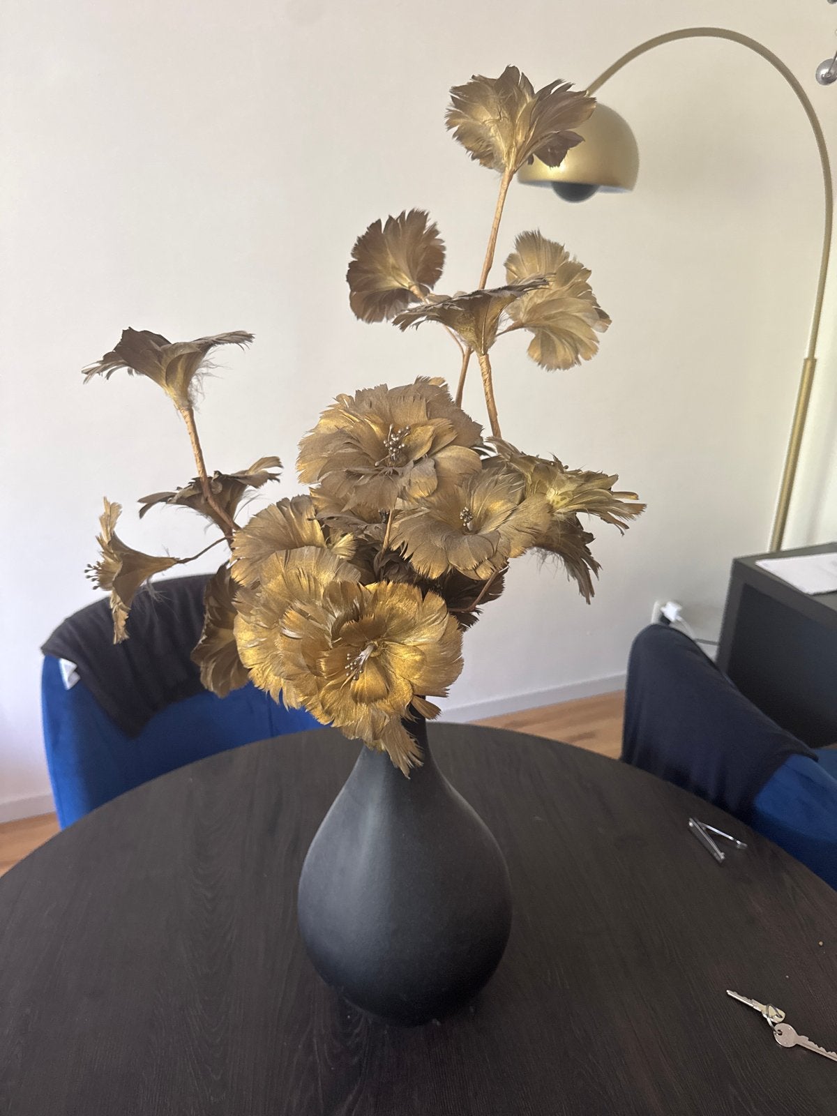 Zwarte vaas met gouden bloemen, Ophalen, Zo goed als nieuw, Zwart, Overige materialen