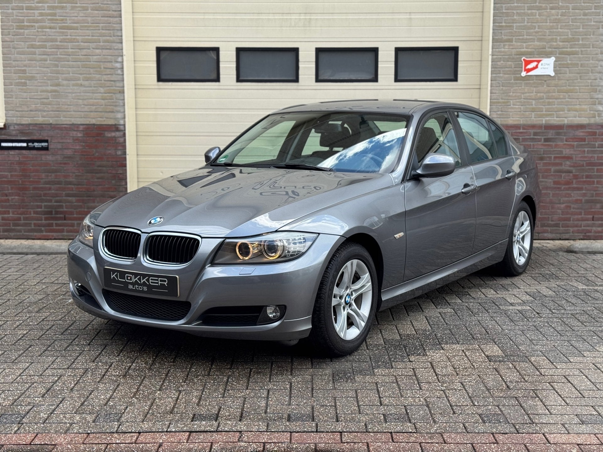 BMW 3-serie 320i Luxury Line Navi|Leder|PDC|Clima|Cruise, Achterwielaandrijving, Zwart, 4 cilinders, Bedrijf
