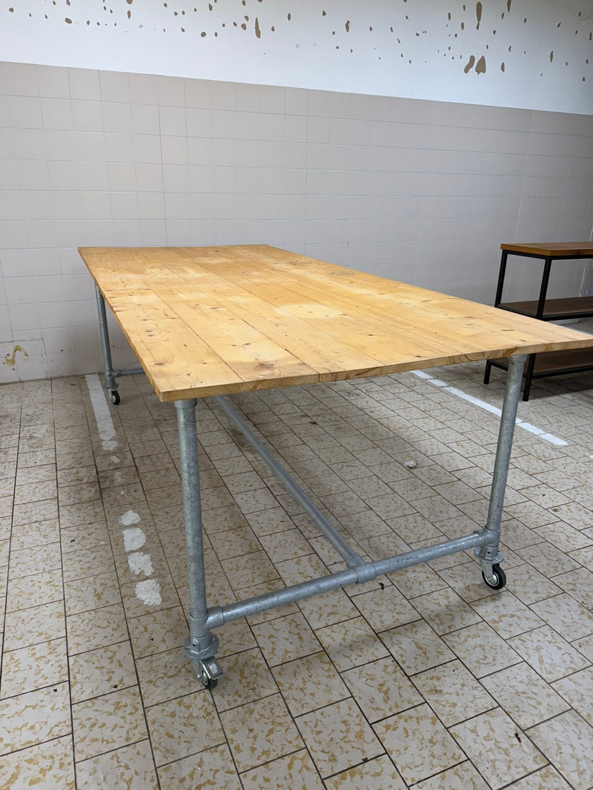 Grote tafel op wielen, Ophalen, Zo goed als nieuw