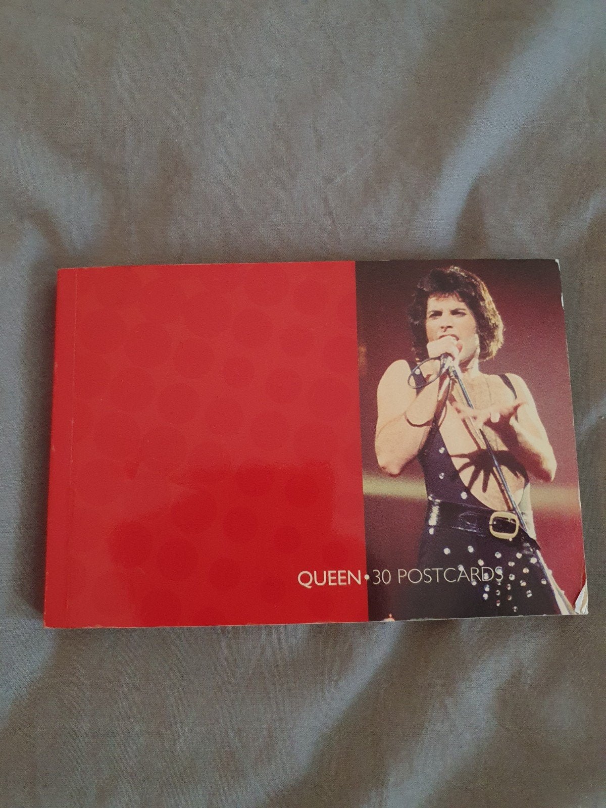 Queen Boekje met 30 POSTCARDS, Ophalen of Verzenden, Gebruikt, Overige soorten