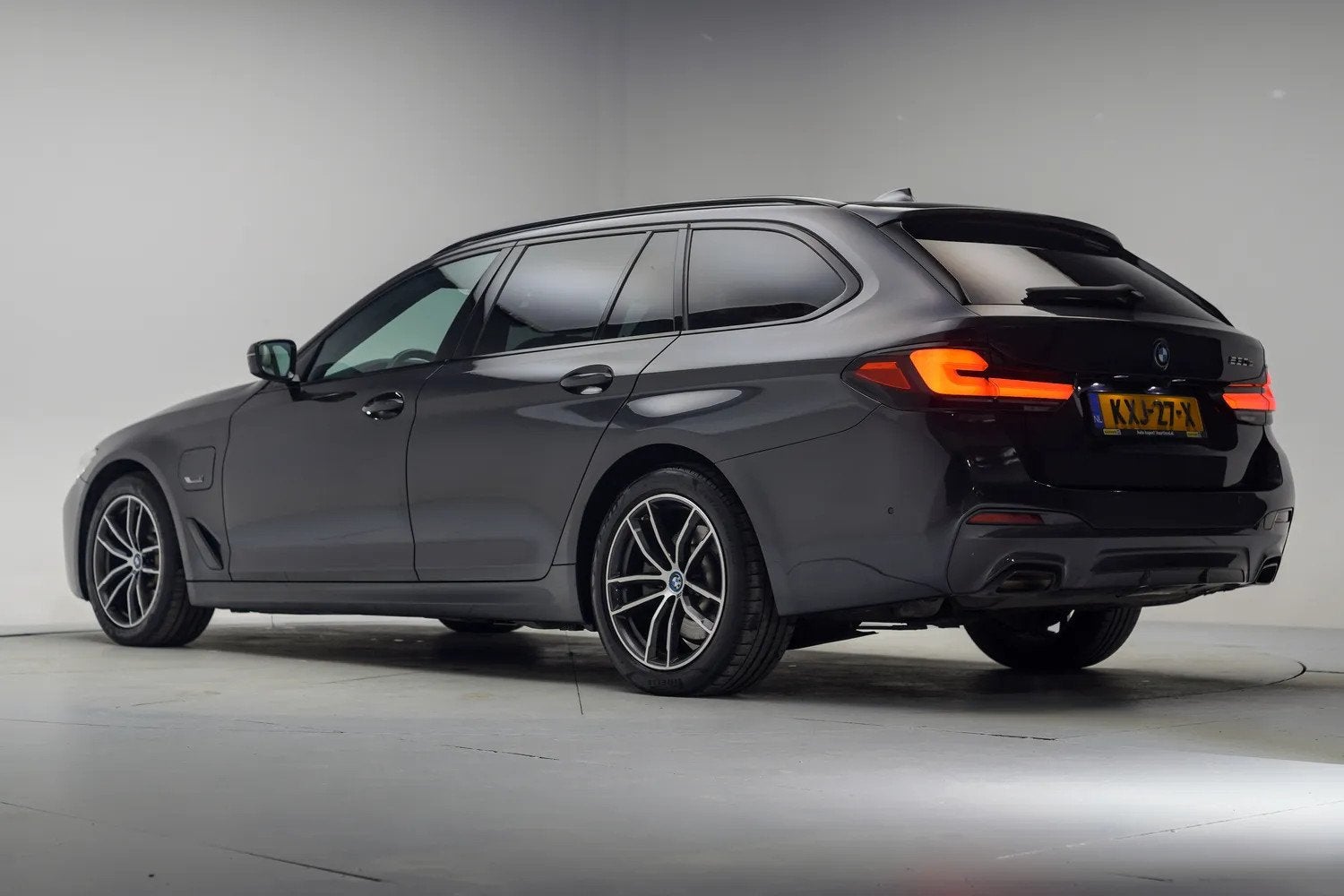 BMW 5 Serie 530e M Sport Shadow [ Panorama Apple/Android Cam, Automaat, 77 km/l, Gebruikt, 4 cilinders