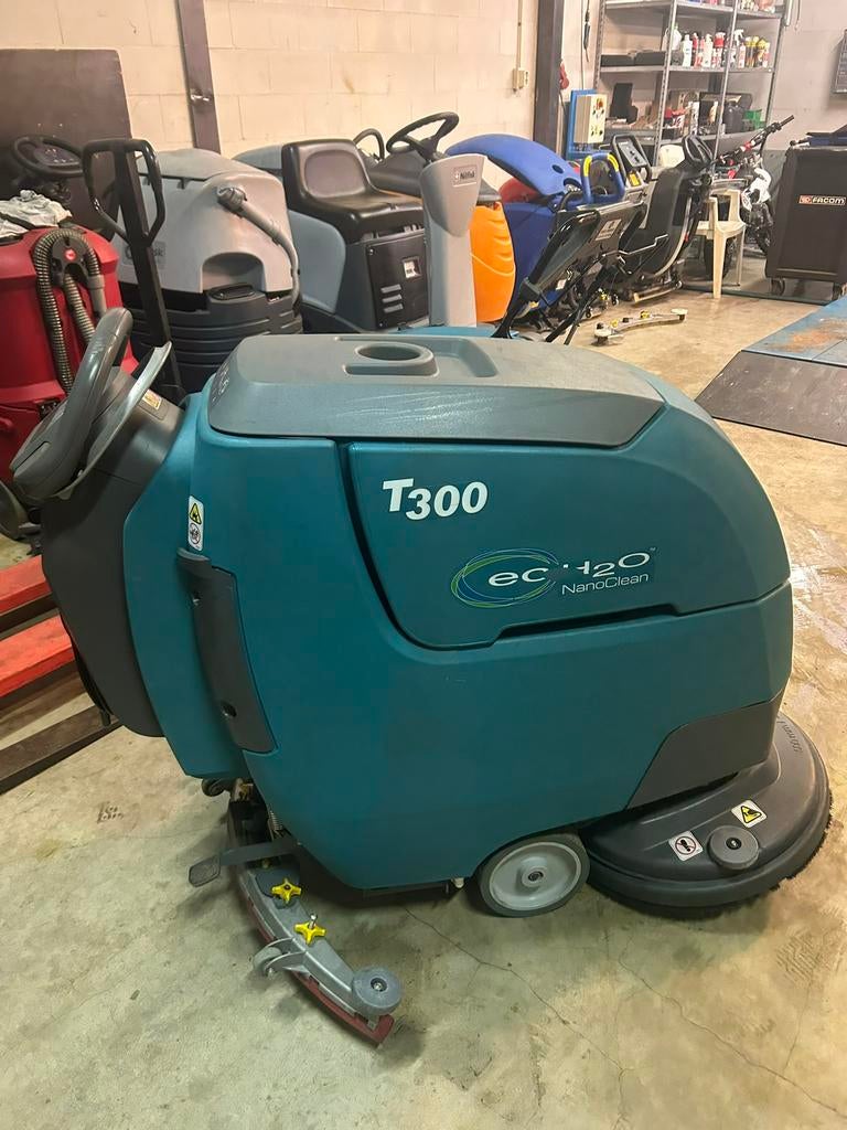 Schrobmachine Tennant T300, Doe-het-zelf en Verbouw, Reinigingsmachines, Ophalen of Verzenden, Zo goed als nieuw