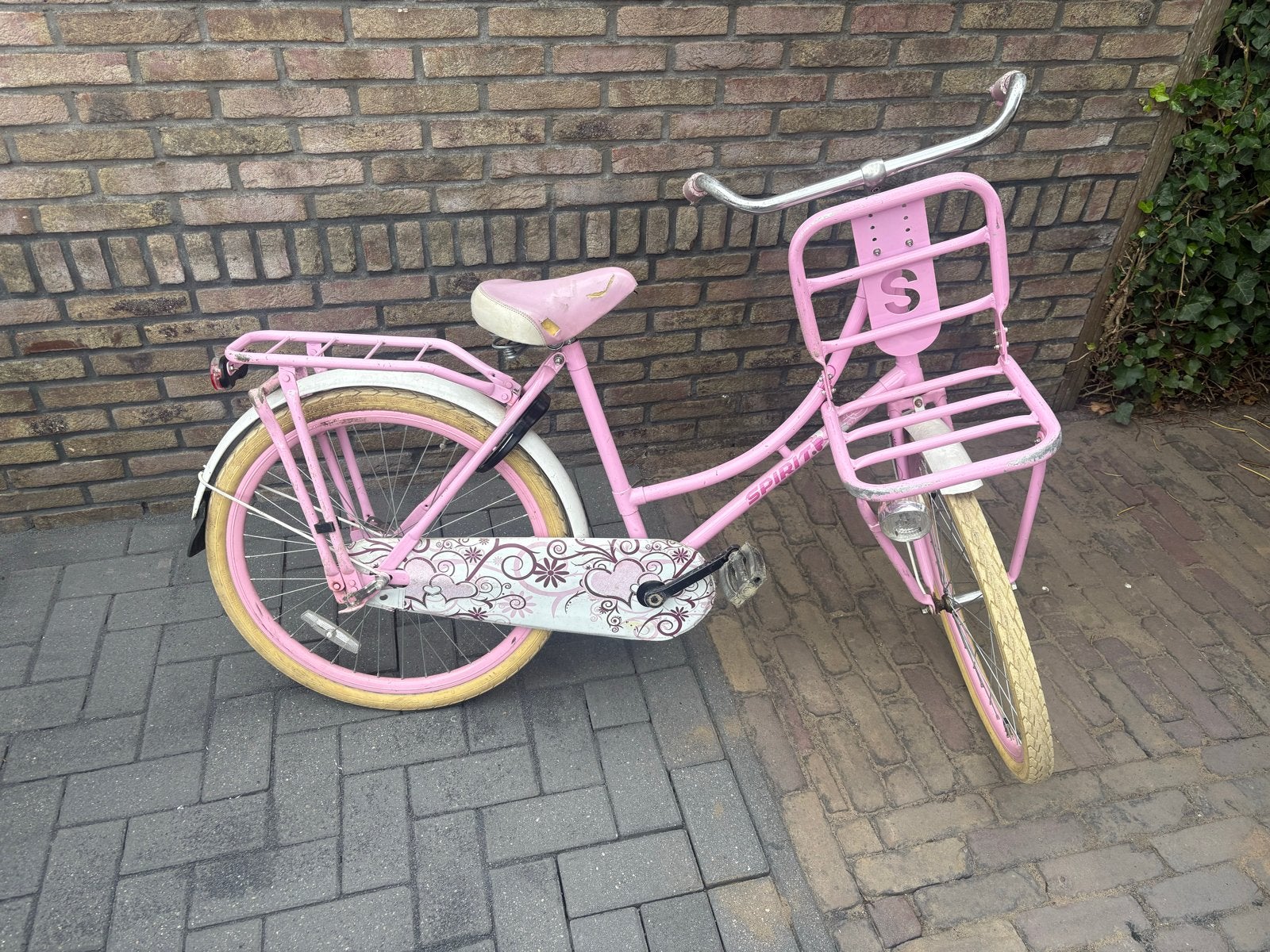 Gebruikte meisjesfiets 24 inch - Roze met voordrager, Fietsen en Brommers, Ophalen, Gebruikt, 20 inch of meer