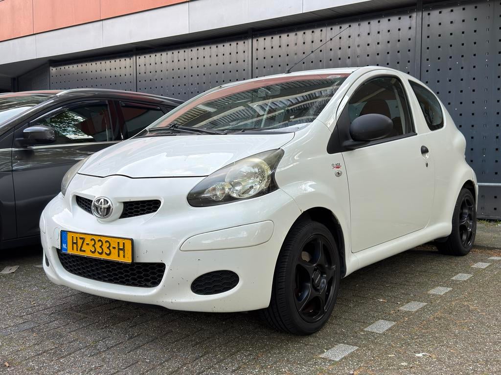 Toyota Aygo 1.0 12V Vvt-i 3DRS MMT 2011 Wit, Auto's, Voorwielaandrijving, 4 stoelen, Handgeschakeld, Particulier