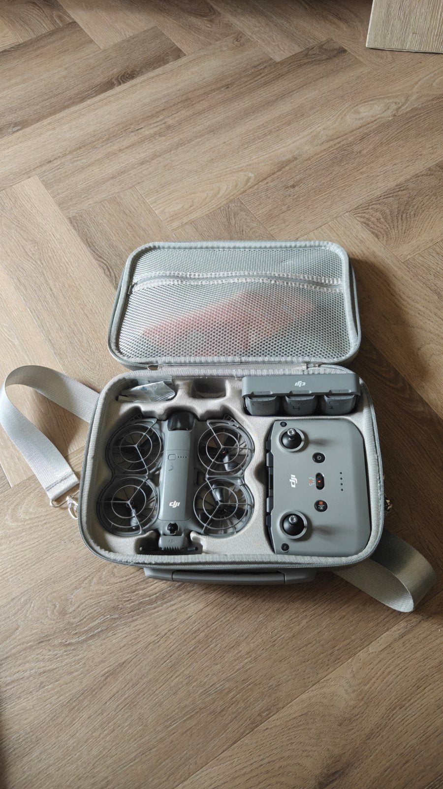 DJI Neo 2 Fly More Combo met opbergkoffer., Audio, Tv en Foto, Drones, Ophalen of Verzenden, Zo goed als nieuw