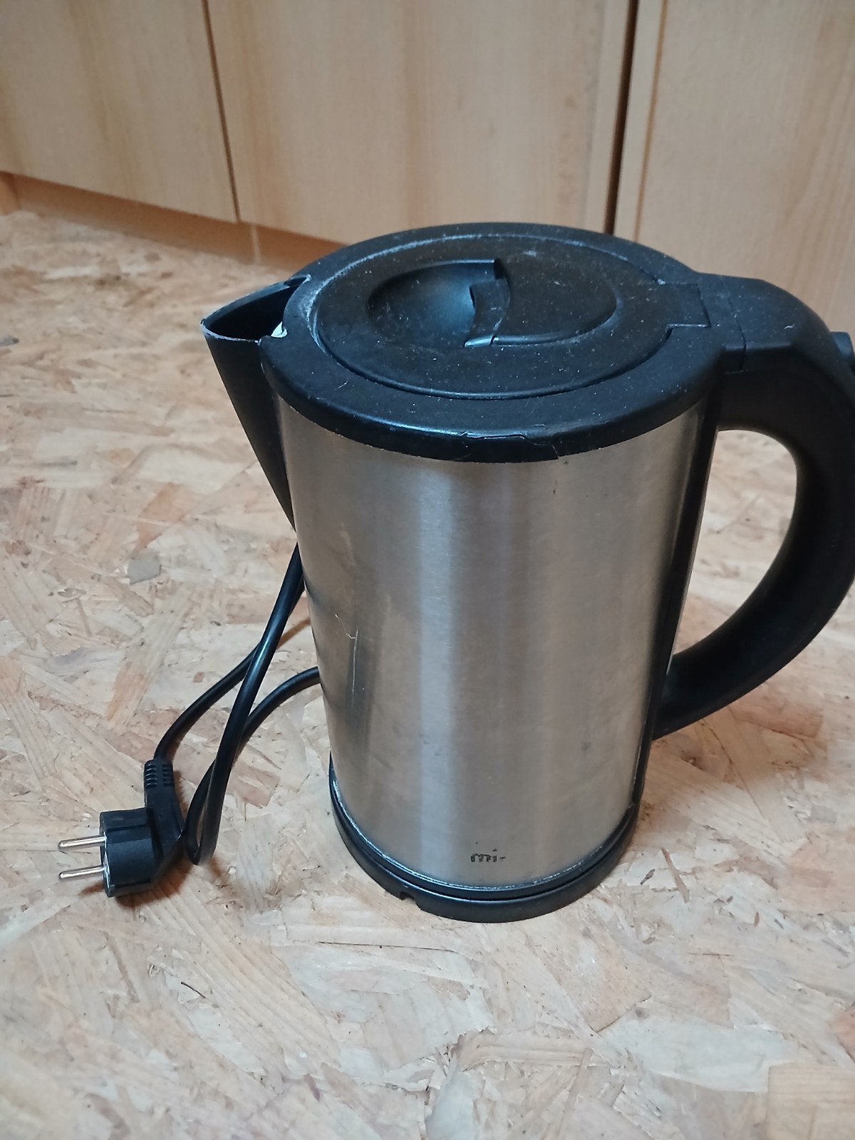 Mia Waterkoker RVS - Model EW 3680 (defekt), 1 tot 2 liter, Ophalen of Verzenden, Niet werkend, Draadloos