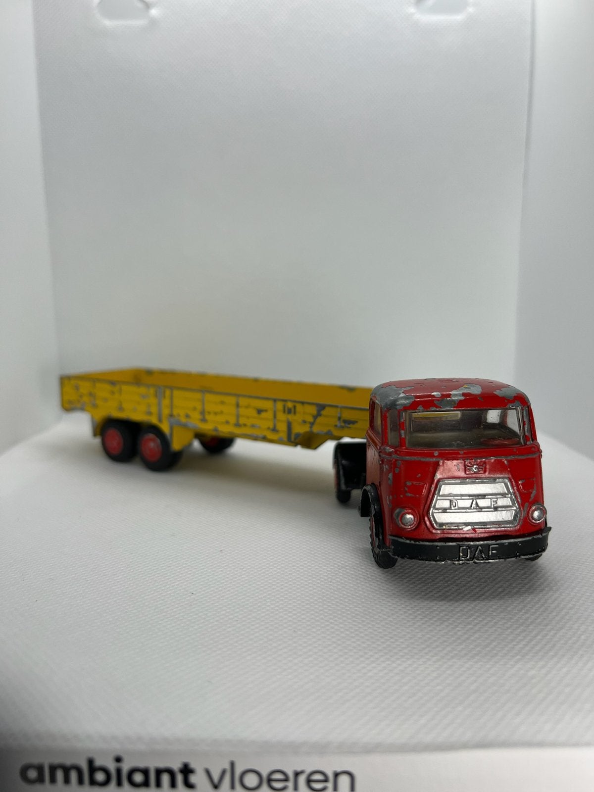Lion Car DAF Vrachtwagen met Oplegger - Schaal 1:50, Ophalen of Verzenden, Gebruikt