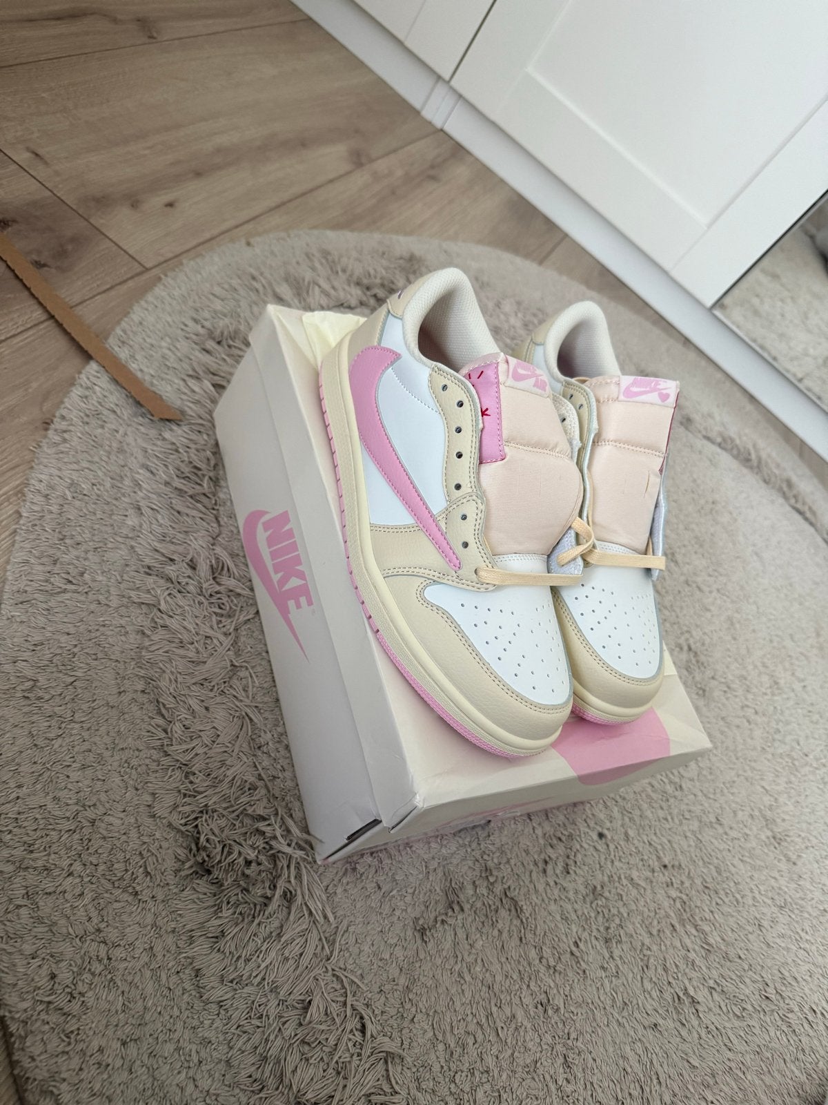 Nike Jordan 1 Low Travis Scott Reverse Mocha, Kleding | Heren, Ophalen of Verzenden, Nieuw, Bruin, Sneakers of Gympen