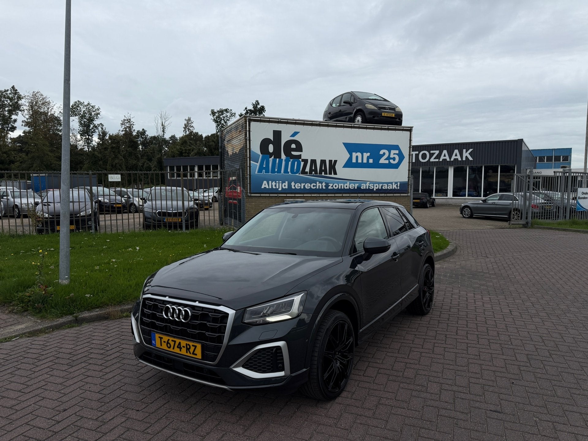 Audi Q2 30 TFSI S Edition Pano|Leder|Stoelverwarming, Auto's, Voorwielaandrijving, Gebruikt, Leder en Stof, Handgeschakeld