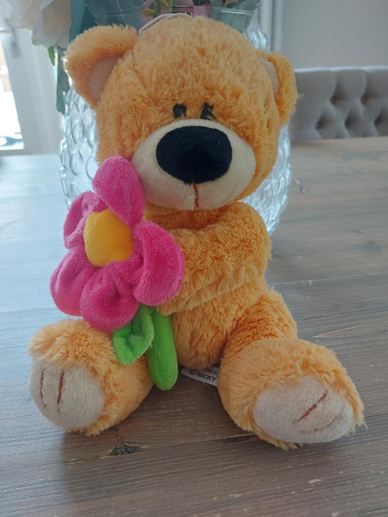 Nicky toy beer met bloem, Ophalen of Verzenden, Beer